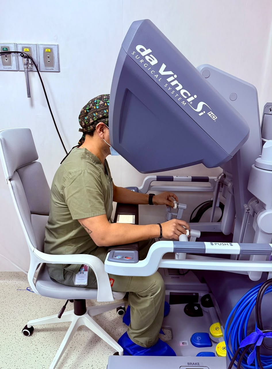Actualización tecnológica y entrenamiento quirúrgico del Dr. Nicolás Díaz